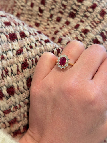 Bague 51.5 Bague en or jaune 18K avec rubis birman et diamants 58 Facettes