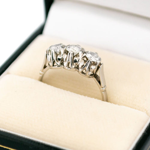 Bague 56.5 Bague rangée de diamants taille ancienne en platine 58 Facettes E21A02E8004B462299BEFEECB2F874FF
