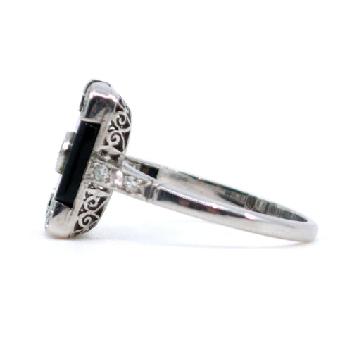 Bague 54 Bague Art déco en platine avec onyx et diamants 58 Facettes 283515B624A545CBB2833D855843D533