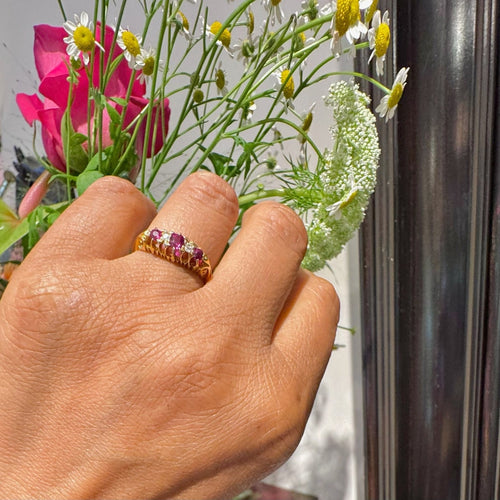 Bague 56.5 Bague en or jaune 18 carats avec diamants et rubis 58 Facettes 57C9BE5897F14C72901C48AFAE0D2337