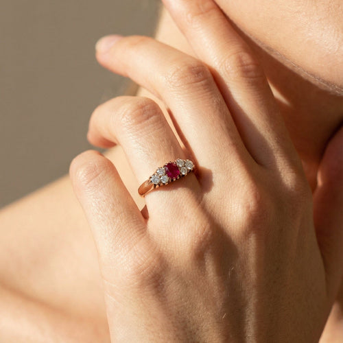 Bague 58 Bague ancienne rubis et diamants en or rose 14 carats 58 Facettes