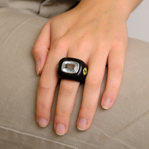 Bague 53.5 Bague signée Elena Cantacuzène Ebène aigue-marine Péridots 58 Facettes KZ13