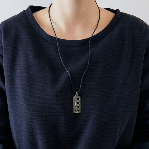 Pendentif Fred - Pendentif "Calibre" - or gris et diamants 58 Facettes DV0600-1