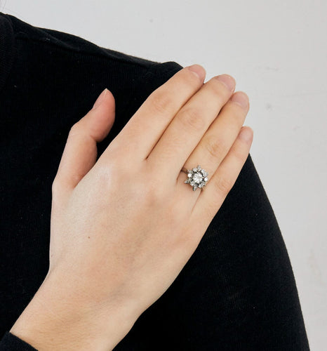 Bague 48 Bague Fleur en platine et or gris diamants 58 Facettes DV0629-1