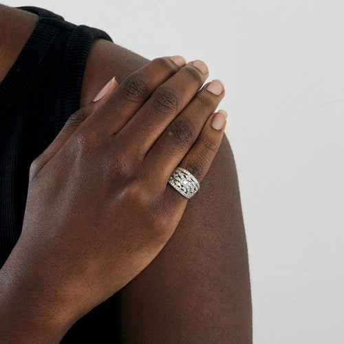 Bague Bague Bandeau en or gris et diamant 58 Facettes DV2800-11
