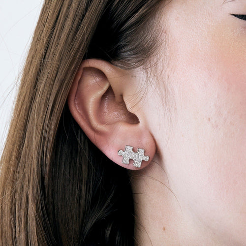 Boucles d'oreilles AKILLIS - PUZZLE- Puce d'oreille en or gris et diamants 58 Facettes DV0776-2