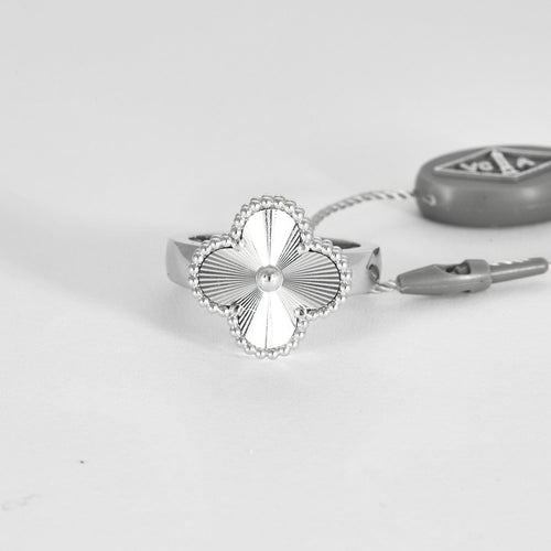 Bague 50 VAN CLEEF & ARPELS - Alhambra - Bague or blanc guilloché 58 Facettes DV0830-4-50-2