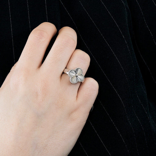 Bague 50 VAN CLEEF & ARPELS - Alhambra - Bague or blanc guilloché 58 Facettes DV0830-4-50-2