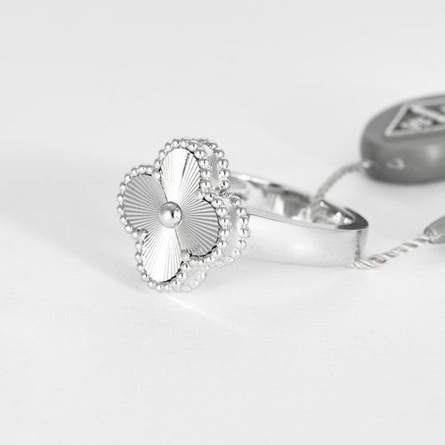 Bague 50 VAN CLEEF & ARPELS - Alhambra - Bague or blanc guilloché 58 Facettes DV0830-4-50-2