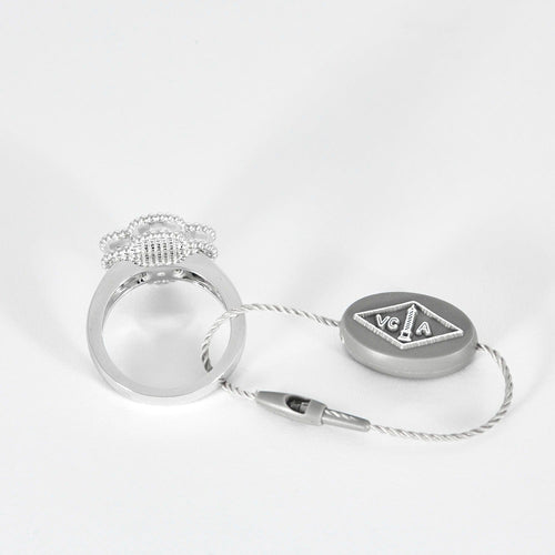 Bague 50 VAN CLEEF & ARPELS - Alhambra - Bague or blanc guilloché 58 Facettes DV0830-4-50-2