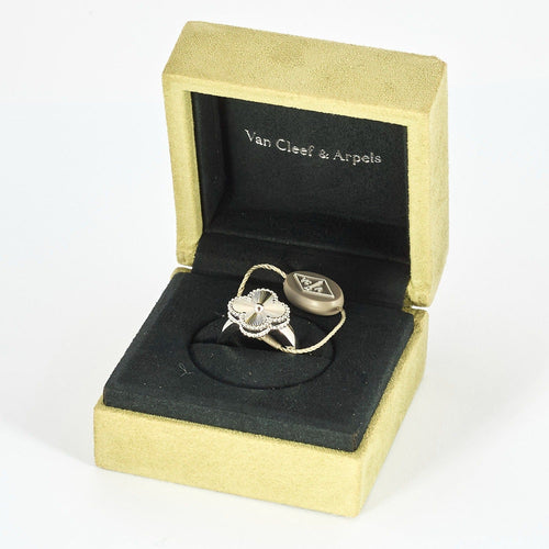 Bague 50 VAN CLEEF & ARPELS - Alhambra - Bague or blanc guilloché 58 Facettes DV0830-4-50-2