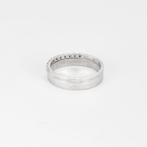 Bague demi-alliance en or blanc et diamants