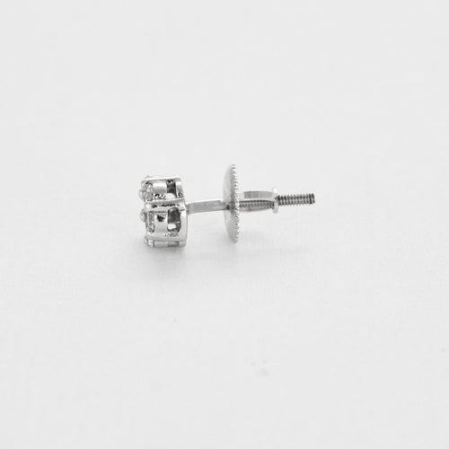 Boutons d'oreilles en or gris et diamants 58 Facettes DV12539-2