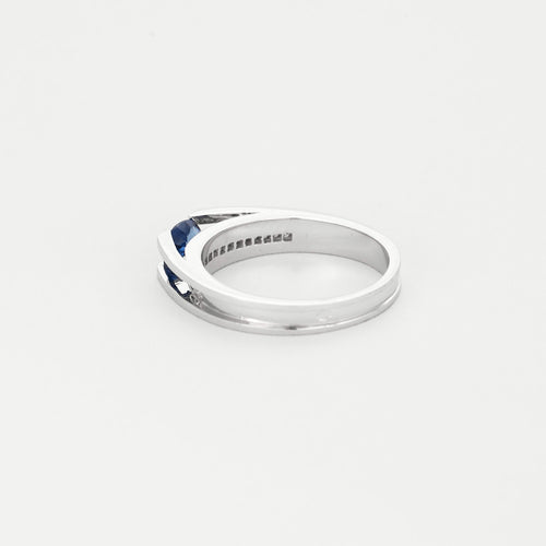 Bague en or gris saphir et diamants