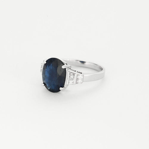 Bague 53 Bague solitaire en or gris avec saphir épaulé de diamants 58 Facettes DV0120-16-53-2
