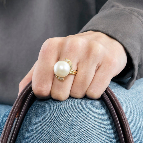 Bague en or jaune, perle de culture et diamants