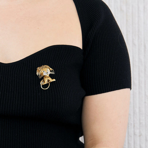 Broche Van Cleef & Arpels  "Lion ébouriffé" Broche en or jaune, diamants, émeraudes et émail. 58 Facettes DV13590-1