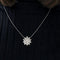 VAN CLEEF & ARPELS - Clip pendentif lotus - moyen modèle - Clip pendentif en or blanc et diamants 58 Facettes DV4479-6