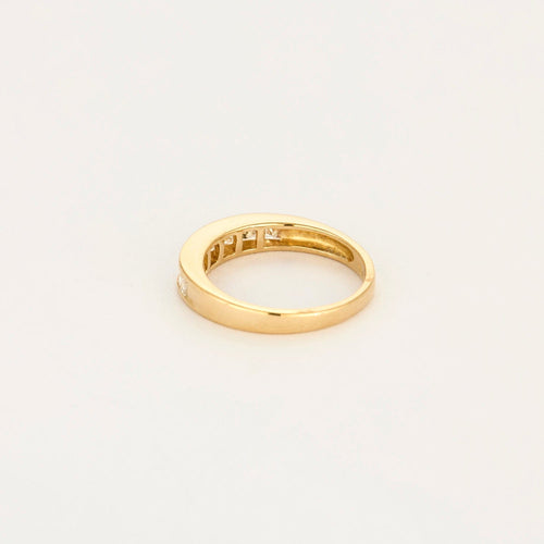 Demi-alliance en or jaune 18K (750 Millièmes) et diamants