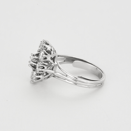 Bague 57 Bague marguerite en platine, or blanc et diamants 58 Facettes DV17088-1
