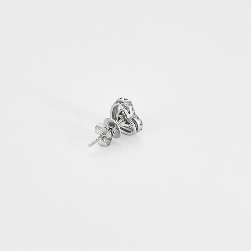 Paire de boucles d'oreilles puces en or blanc et diamants à motif de coeur