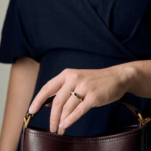Bague en or jaune et saphir