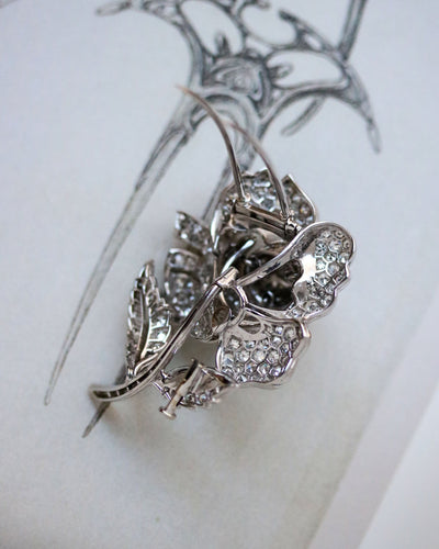 Broche Broche rose pavée de diamants en or blanc et platine 58 Facettes A11364