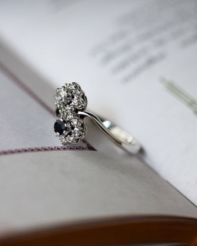 Bague 59 Bague Toi et Moi marguerite en or blanc et diamants, saphir bleu 58 Facettes A11451