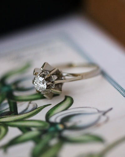 Bague 50 Bague solitaire en or blanc et diamant ~0,30 ct 58 Facettes A11485