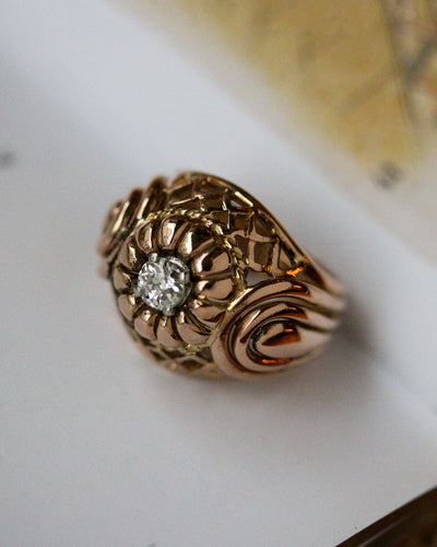 Bague 54 Bague dôme ajourée 1950/1960 en or jaune et diamant 58 Facettes A11692