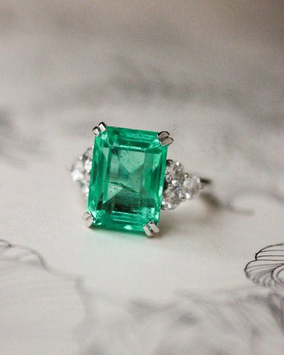 Bague 54 Bague vintage en or blanc et platine, émeraude colombienne et diamants 58 Facettes A11851