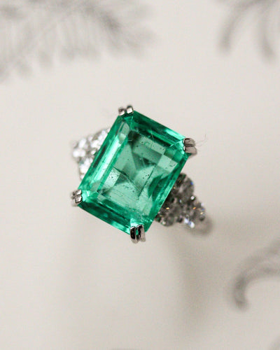 Bague 54 Bague vintage en or blanc et platine, émeraude colombienne et diamants 58 Facettes A11851