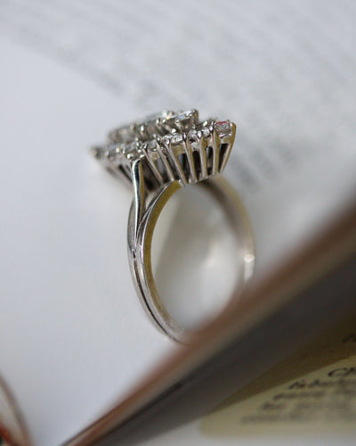 Bague 50.5 Bague marquise en or blanc 750 et diamants 58 Facettes A11860