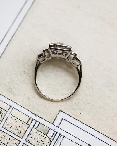 Bague 53.5 Bague solitaire Art déco moderniste en platine et diamants 58 Facettes A11904