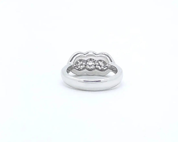 Bague 53 Bague trilogy en or blanc 18 kt et diamants 0,91 ct 58 Facettes 5560