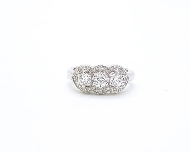 Bague 53 Bague trilogy en or blanc 18 kt et diamants 0,91 ct 58 Facettes 5560
