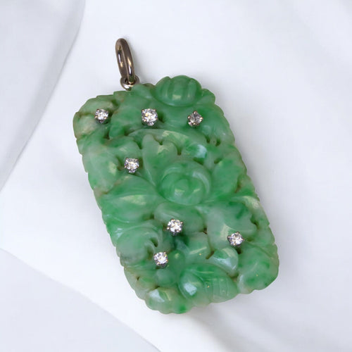 Pendentif Pendentif Art Déco en or blanc et jade sculpté, diamants 58 Facettes