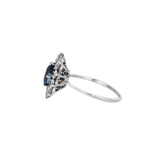 Bague 55 Bague Marguerite en platine (950 Millièmes) et or gris 18K (750 Millièmes) centrée d’un saphir ovale et entouré de diamants 58 Facettes DV4109-3