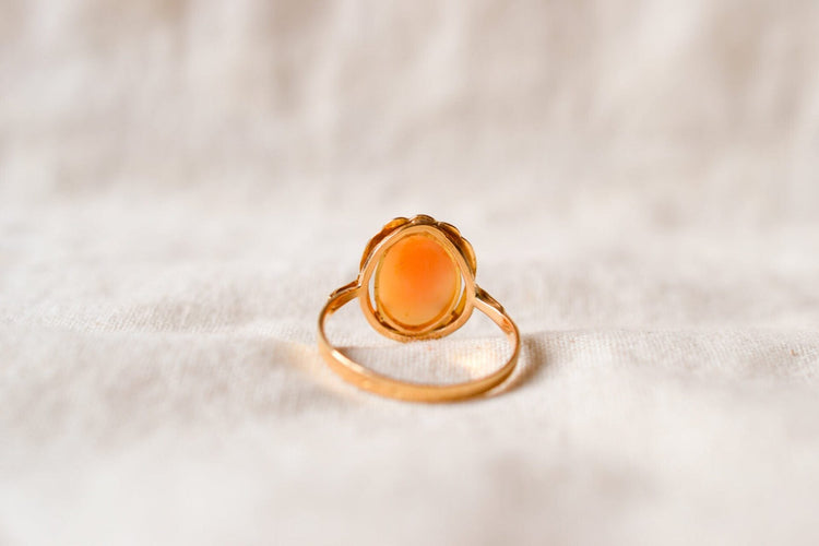 Bague 59 Bague camée striée en or jaune 18 carats et camée coquillage 58 Facettes Ref3116