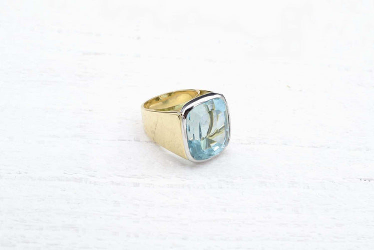 Bague 53 Bague chevalière en or jaune 18k et platine avec aigue-marine 58 Facettes 23765 / 23769