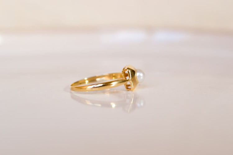 Bague 57 Bague carrée en or jaune 18 carats et perle de culture 58 Facettes Ref3243