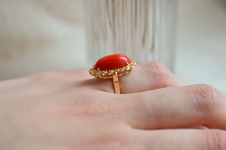 Bague 47 Bague cabochon corail ovale en or jaune 18 carats 58 Facettes Ref2799