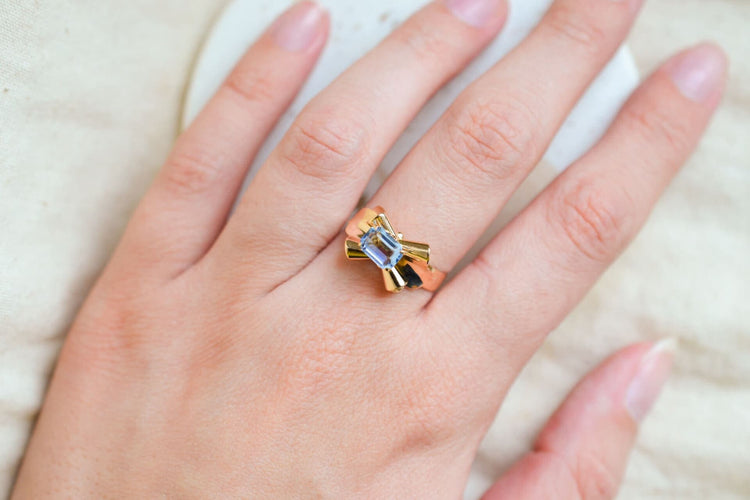 Bague 55 Bague nœud en or jaune 18 carats et pierre bleue ciel (verre) 58 Facettes Ref2954