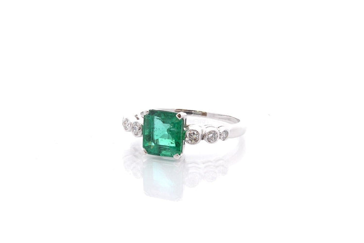 Bague 55 Bague vintage en platine avec émeraude 1,90 ct et diamants 58 Facettes 24799-26633