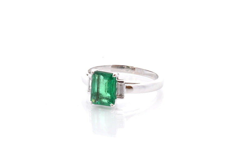 Bague 54 Bague émeraude 1,40 ct et diamants en or blanc 18k 58 Facettes 23713-26635