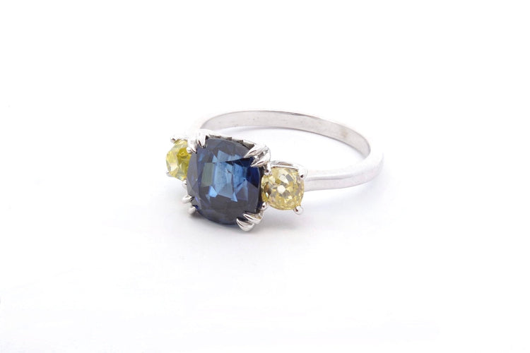 Bague 53 Bague en platine avec saphir coussin et diamants jaunes 58 Facettes 25192 24966 AETB 24846