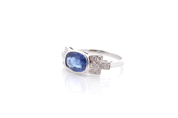 Bague 56 Bague en or jaune 18k avec saphir birman 2,42 ct et diamants 58 Facettes 25565