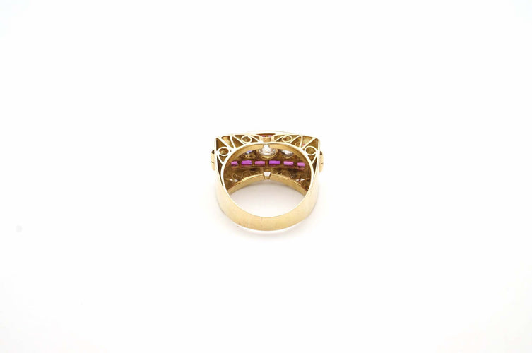 Bague 58 Bague tank 1940 en or jaune 18k et platine, diamants et rubis 58 Facettes 24715