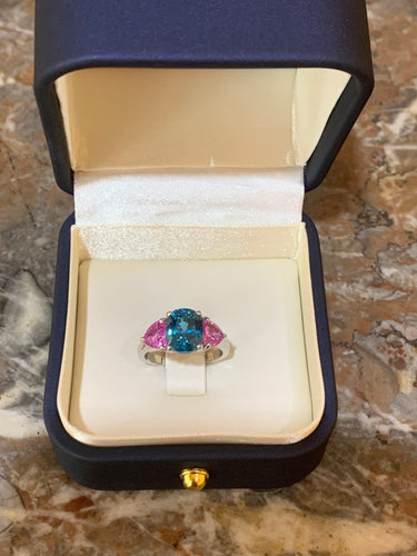 Bague 53 Bague trilogie en or gris 18k avec pierre bleue et saphirs roses 58 Facettes B385