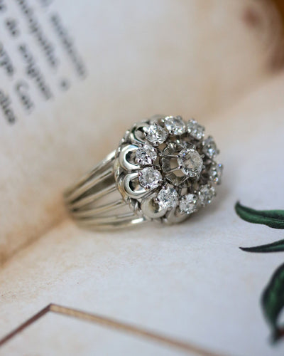 Bague 59 Bague Marguerite 1950 en or blanc et diamants 58 Facettes C2091